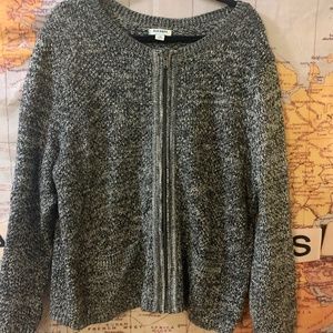 💙🔟 $10 SWEATER! Black/Silver Old Navy Sweater